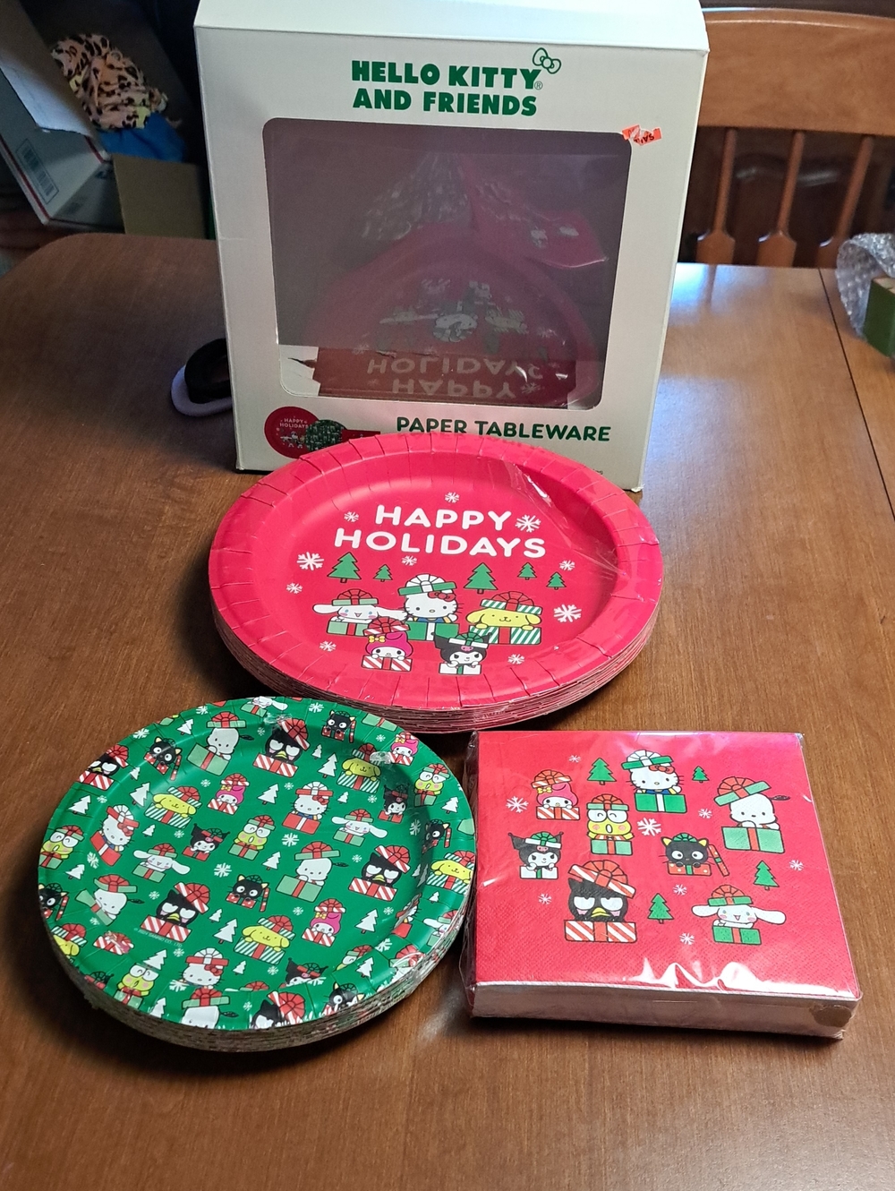 Hello Kitty Paper Tablrware Party Christmas Set